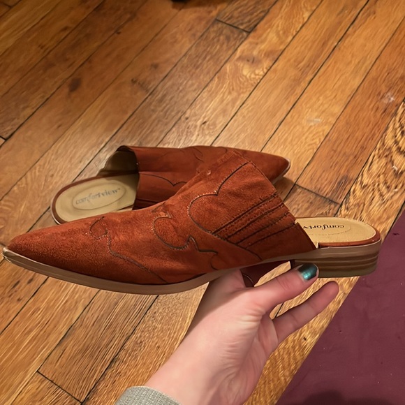 Pointy toed slide flats - Picture 2 of 3